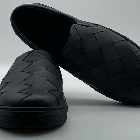 Bottega Veneta Men's Wide Weave Leather Slip-On Sn - Picture 10 of 13
